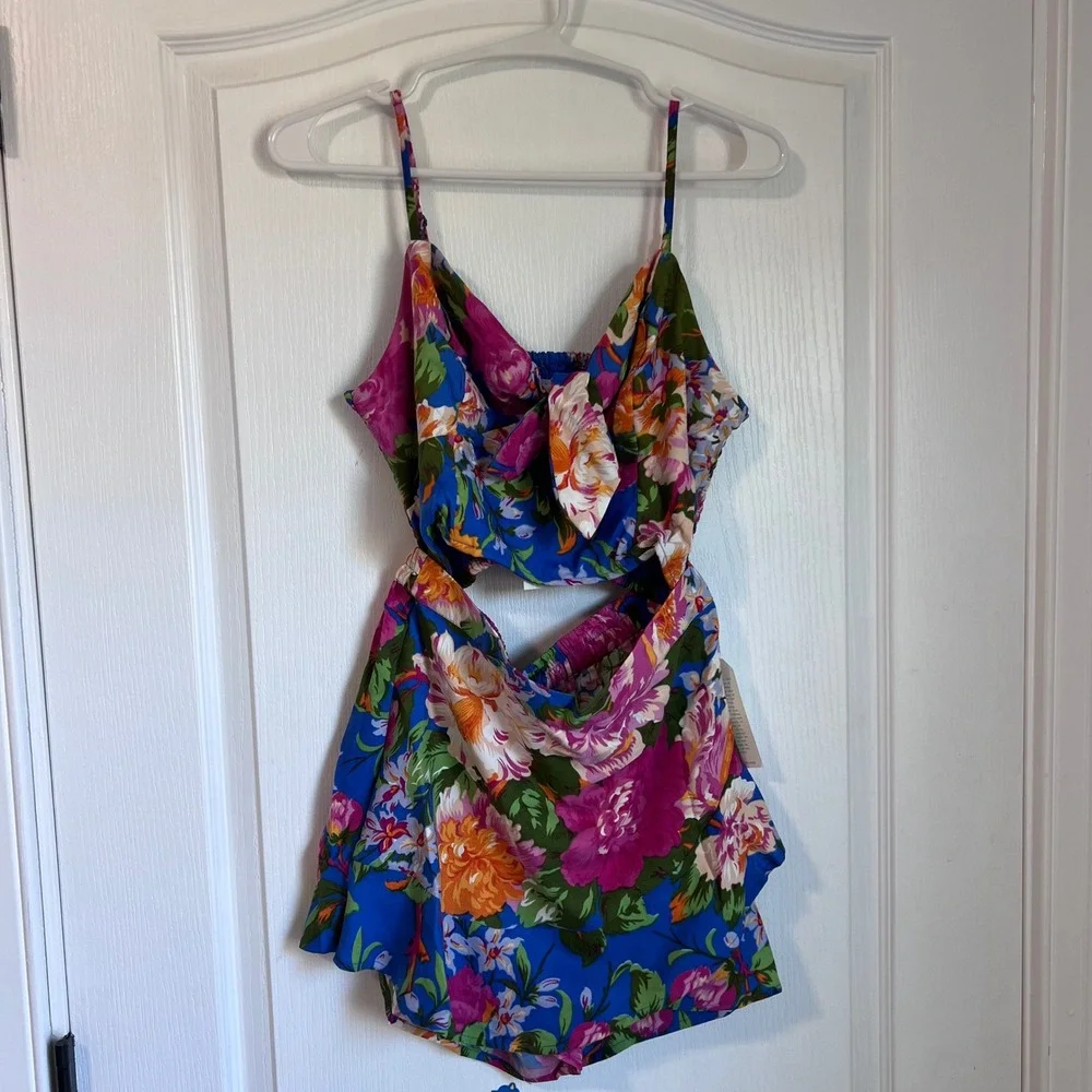 Lottie & Holly Blue Pink Floral 2 Piece Crop Top and Shorts Set Size Medium NEW